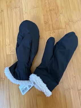 Lululemon medium boucle lined gloves
